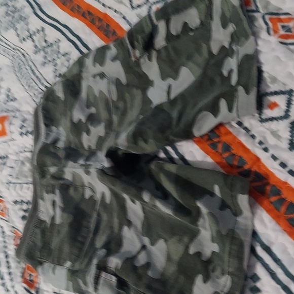 🏫 3 for $10 Boy's Camo Cargo Shorts - Picture 2 of 5